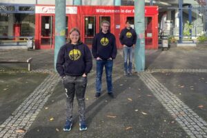 Unser neuer Vorstand: Von links nach rechts: Eva Nortmann (2. Vorsitzende), Sebastian Rumpf (1. Vorsitzender), Fabian Vizi (Kassenwart)